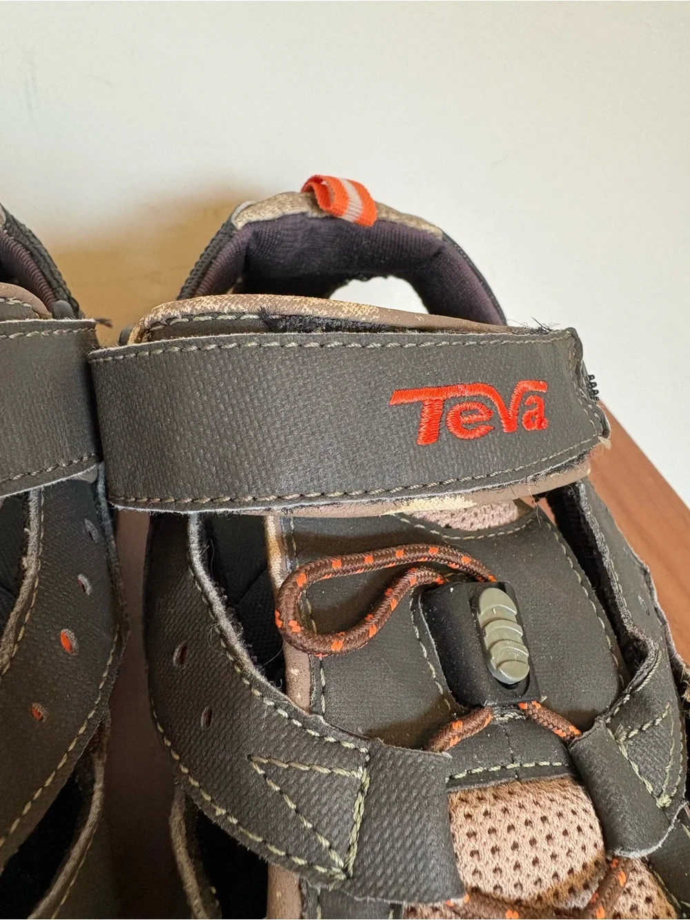 Teva Dozer Closed Toe Sandals Hiking Outdoors Water Sports Men's shoe size 9